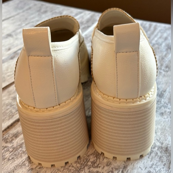 NEW w/Box MIA Womens Deena Round Toe Platform Lug Sole Loafers Color Bone Size 8 - Picture 7 of 11